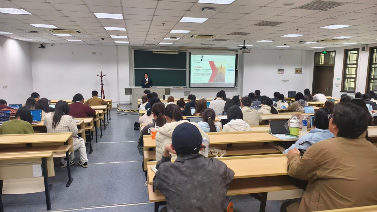 周西眉律师应邀在复旦大学法学院给法律硕士研究生实务授课 (1)